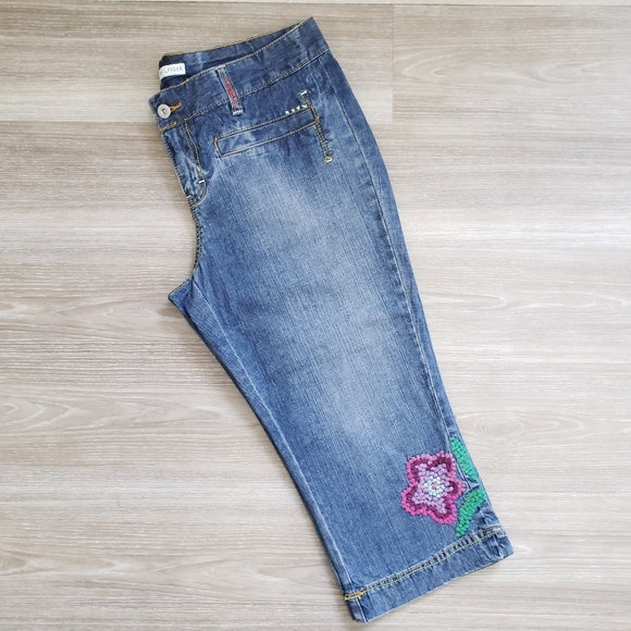 Tommy Hilfiger Vintage Embroidered Denim Capri - Picture 2 of 15